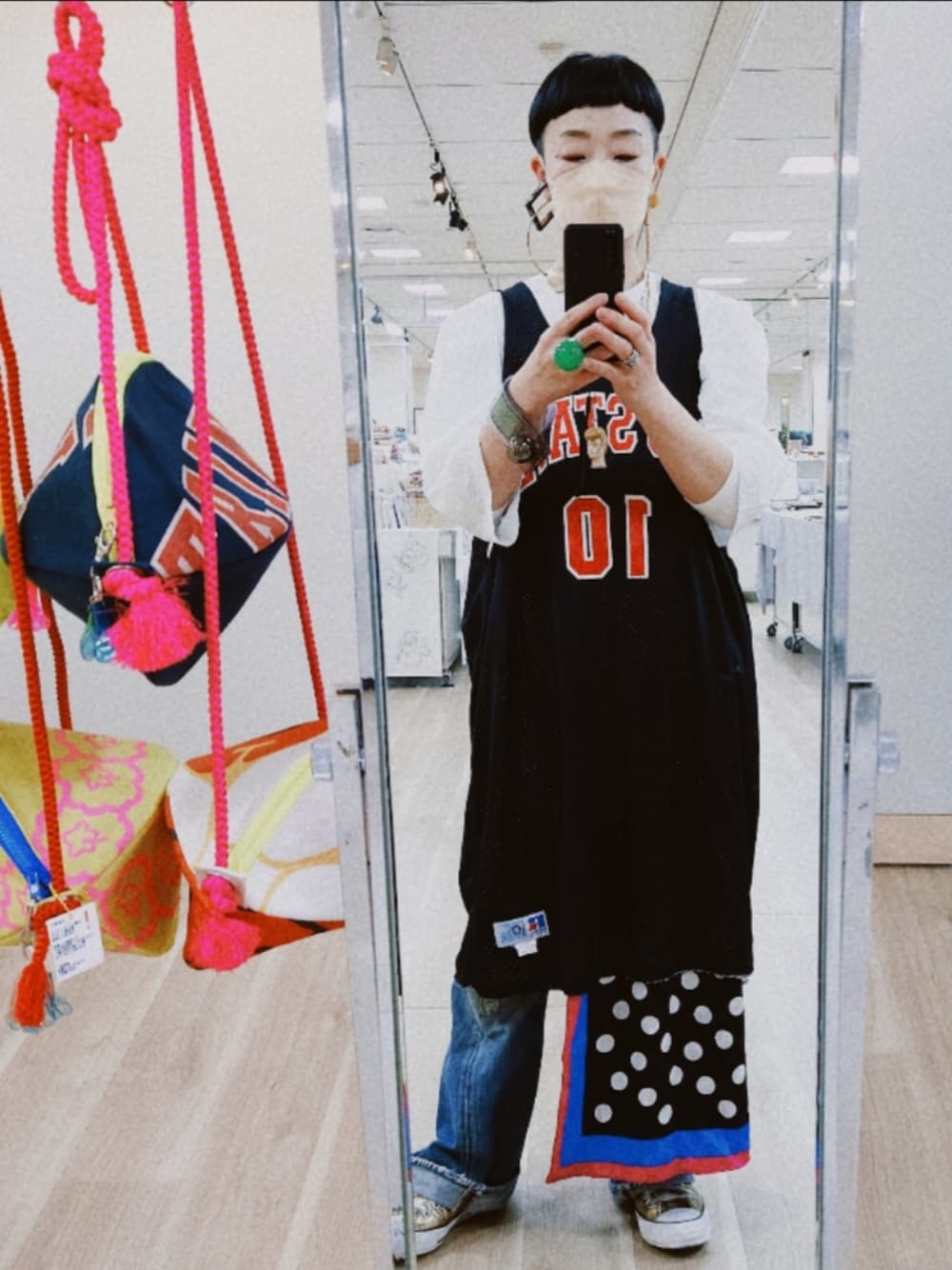 「出展時のコーディネート、NBAユニフォーム、今日の俺、古着コーディネート」｜「Yves Saint Laurentのアイテム（ストール/ショール、その他）」を使った、kuri.co.ltdさん（レディース・158cm）の秋コーディネートの1枚目の写真