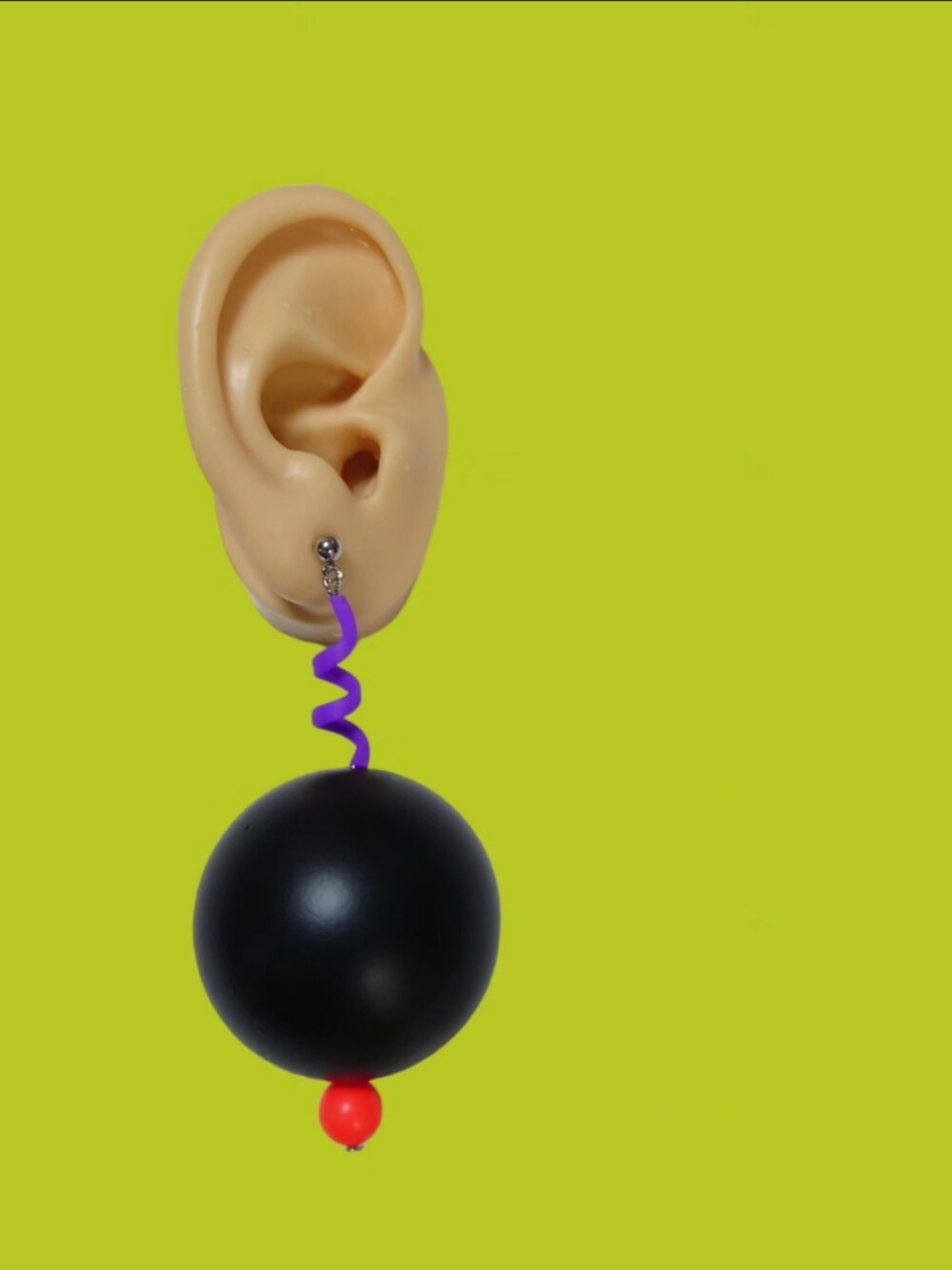 「片耳ピアス、片耳イヤリング、大ぶりアクセサリー」｜「栗のアイテム（アクセサリー、その他）」を使った、kuri.co.ltdさん（レディース・158cm）の秋コーディネートの1枚目の写真