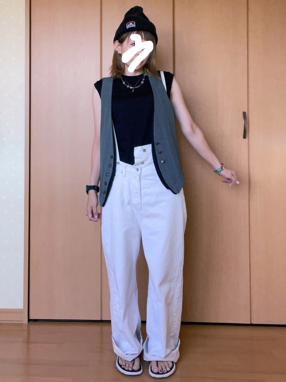 「古着コーデ、秋のコーデ、ニット帽、ﾊﾝﾄﾞﾒｲﾄﾞｱｸｾｻﾘｰ、お買い物、古着屋、まだまだ暑い」｜「古着屋のアイテム（デニムパンツ、ホワイト系）」を使った、*.⌘めんこ⌘.*さん（レディース・157cm）の秋コーディネートの1枚目の写真