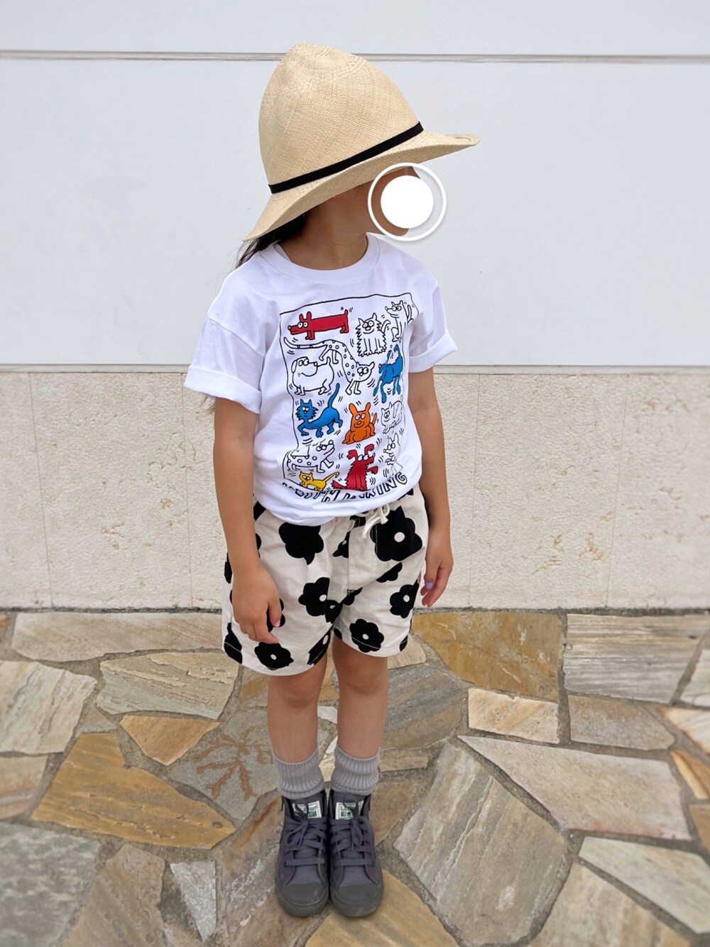「ユニクロコーデ、Tシャツコーデ、Tシャツ、ハーフパンツ、キッズコーデ、女の子、通学コーデ」｜「UNIQLOのアイテム（Tシャツ/カットソー、ホワイト系）」を使った、rnさん（キッズ・120cm）の秋コーディネートの1枚目の写真