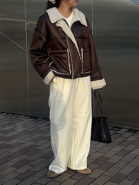 「ホワイトパンツ」｜「アイテム（ジャケット/アウター）」を使った、miokoさん（レディース・158cm）の冬コーディネート
