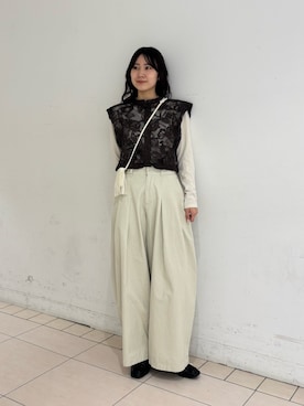 「KBF（ケイビーエフ）のユーズドライクタックWIDEパンツ（その他パンツ、ホワイト系）」を使った、ひらのさん（レディース・167cm）の春コーディネート