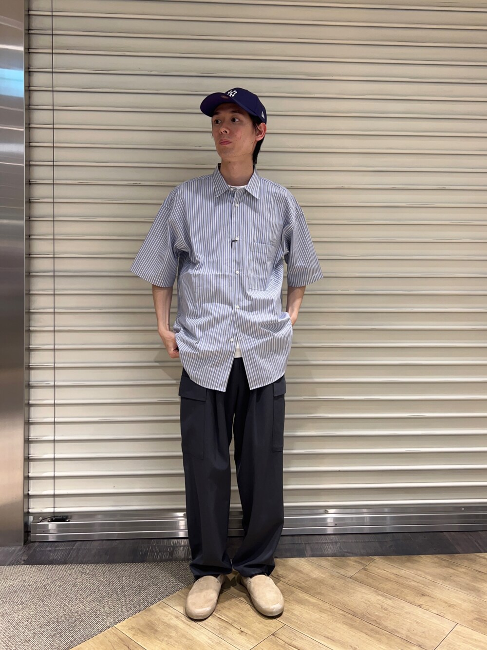 「アーバンリサーチ、URBAN RESEARCH、夏コーデ、シンプル、キャップ、シンプルコーデ、休日コーデ」｜「NEW ERAの『別注』New Era×URBAN RESEARCH　940CS（キャップ、パープル系）」を使った、yusakuさん（メンズ・170cm）の春コーディネートの1枚目の写真