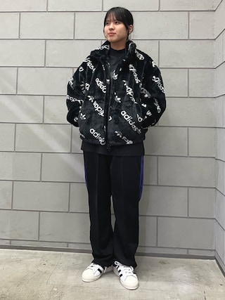 adidas ブルゾン アウター トーナル総柄プリント ファー