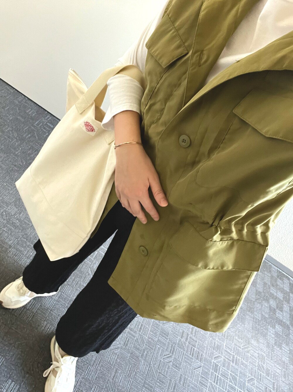 「BONLECILLのアイテム（ジャケット/アウター、グリーン系）」を使った、mok0108さん（レディース・161cm）の秋コーディネートの1枚目の写真
