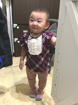 「lativ（ラティーヴ）のアイテム（パンツ）」を使った、Lesleyさん（キッズ・80cm）の春コーディネート