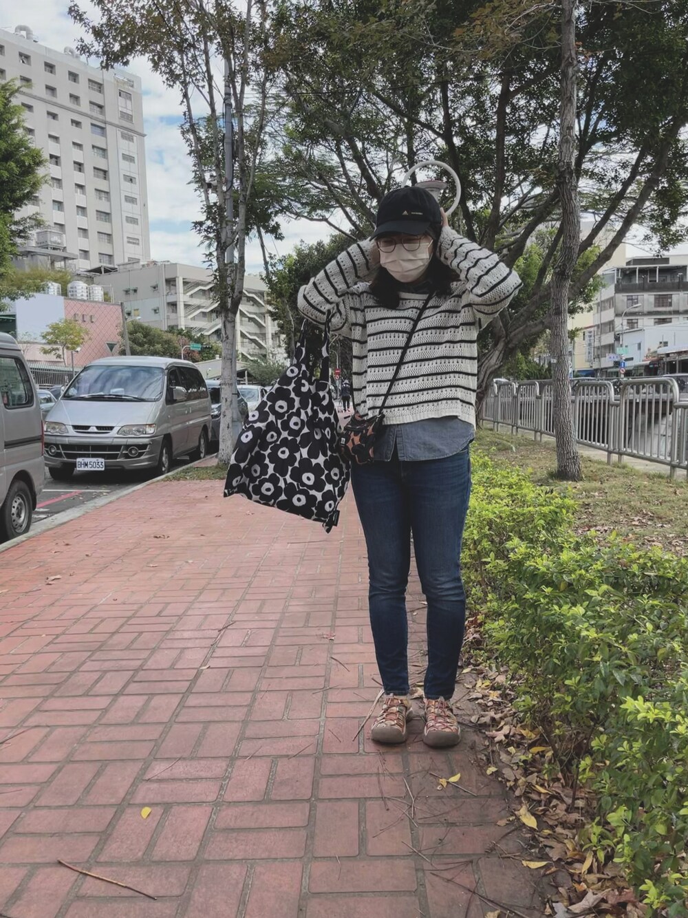 「ootd、冬、街歩き、日常」｜「marimekkoのアイテム（ショルダーバッグ、ブラック系）」を使った、g01570027さん（レディース・162cm）の冬コーディネートの1枚目の写真