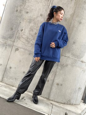 「FCMM（エフシーエムエム）のアイテム（スウェット、ブルー系）」を使った、MISAKIさん（レディース・160cm）の冬コーディネート
