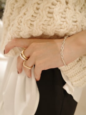 「アイテム（ブレスレット）」を使った、tomiさん（レディース・165cm）の冬コーディネート