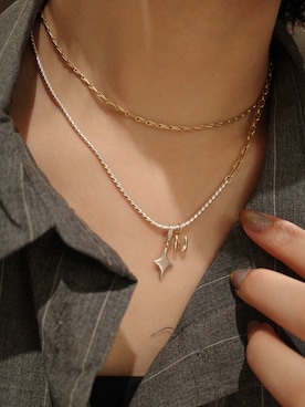 「アイテム（チャーム）」を使った、tomiさん（レディース・165cm）の秋コーディネート