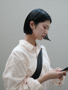 「アイテム（イヤーカフ）」を使った、tomiさん（レディース・165cm）の秋コーディネート
