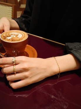 「アイテム（ブレスレット）」を使った、tomiさん（レディース・165cm）の秋コーディネート