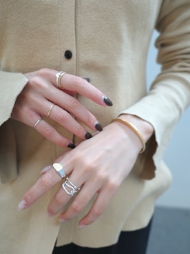 「アイテム（ブレスレット）」を使った、tomiさん（レディース・165cm）の秋コーディネート