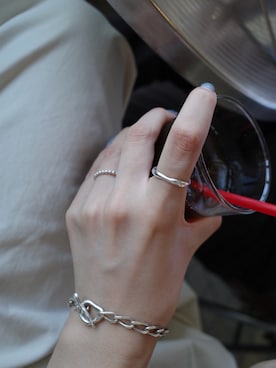 「TEN.（テン）の【新作】SILVER925 パスリング(1~7号) リング ギフト ペアリング ピンキーリング（リング、シルバー系）」を使った、tomiさん（レディース・165cm）の夏コーディネート