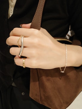 「アイテム（ブレスレット）」を使った、tomiさん（レディース・165cm）の冬コーディネート