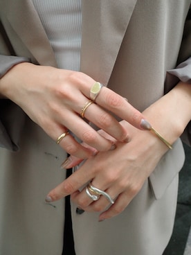 「アイテム（ブレスレット）」を使った、tomiさん（レディース・165cm）の秋コーディネート