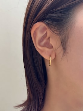 「TEN.（テン）の18KGP ロールピアス（ピアス（両耳用）、ゴールド系）」を使った、tomiさん（レディース・165cm）の春コーディネート