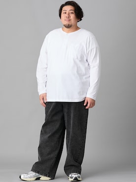 「nissen（ニッセン）のカーブシルエットデニムパンツ【大きいサイズ】（パンツ、ブラック系）」を使った、ニッセンラージメンズモデルさん（メンズ・172cm）の冬コーディネート