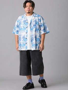 「nissen（ニッセン）のライトオンスストレッチデニムワイドクロップドパンツ【大きいサイズ】（パンツ、ブラック系）」を使った、ニッセンラージメンズモデルさん（メンズ・182cm）の春コーディネート