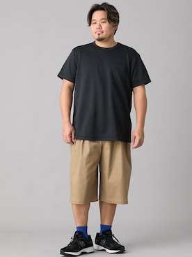 「nissen（ニッセン）のストレッチチノツータックワイドハーフパンツ【大きいサイズ】（パンツ、ベージュ系）」を使った、ニッセンラージメンズモデルさん（メンズ・182cm）の春コーディネート