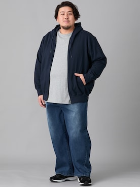 「nissen（ニッセン）のカーブシルエットデニムパンツ【大きいサイズ】（パンツ、ブルー系）」を使った、ニッセンラージメンズモデルさん（メンズ・172cm）の冬コーディネート