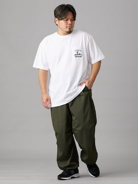 「nissen（ニッセン）のパラシュートパンツ（パンツ、グリーン系）」を使った、ニッセンラージメンズモデルさん（メンズ・182cm）の春コーディネート