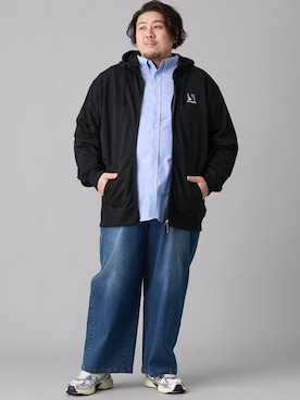 「nissen（ニッセン）のカーブシルエットデニムパンツ【大きいサイズ】（パンツ、ブルー系）」を使った、ニッセンラージメンズモデルさん（メンズ・172cm）の冬コーディネート