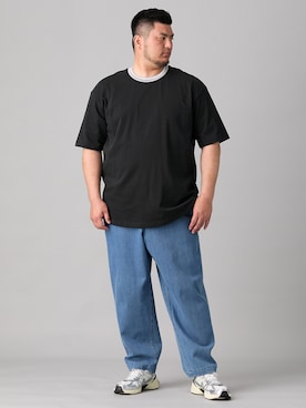 「nissen（ニッセン）の【セットアップ可能】ワイドシルエットデニムクライミングパンツ【大きいサイズメンズ】（パンツ、ブルー系）」を使った、ニッセンラージメンズモデルさん（メンズ・182cm）の春コーディネート