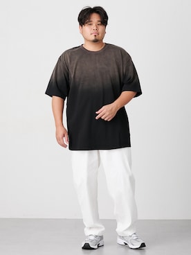 「nissen（ニッセン）の綿１００％グラデーションオーバーサイズ5分袖Tシャツ【大きいサイズ有】（Tシャツ/カットソー、ブラック系）」を使った、ニッセンラージメンズモデルさん（メンズ・178cm）の夏コーディネート