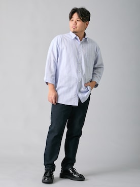 「nissen（ニッセン）の【大きいサイズメンズ】レギュラーストレート　ストレッチデニムパンツ（股ずれ軽減布付き）（パンツ、ブラック系）」を使った、ニッセンラージメンズモデルさん（メンズ・182cm）の春コーディネート