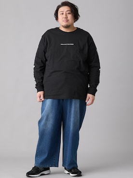 「nissen（ニッセン）のカーブシルエットデニムパンツ【大きいサイズ】（パンツ、ブルー系）」を使った、ニッセンラージメンズモデルさん（メンズ・172cm）の冬コーディネート