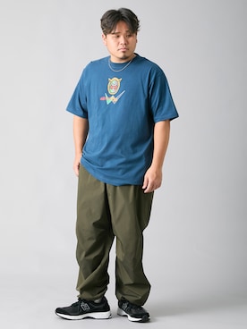 「nissen（ニッセン）のパラシュートパンツ（パンツ、グリーン系）」を使った、ニッセンラージメンズモデルさん（メンズ・182cm）の春コーディネート