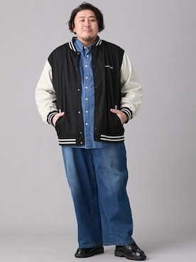 「nissen（ニッセン）のカーブシルエットデニムパンツ【大きいサイズ】（パンツ、ブルー系）」を使った、ニッセンラージメンズモデルさん（メンズ・172cm）の冬コーディネート