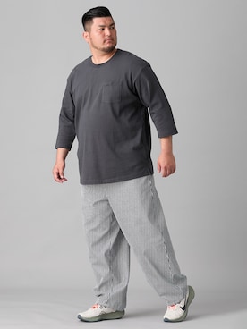 「nissen（ニッセン）のルーズワイドパンツ【大きいサイズメンズ】（パンツ、ブルー系）」を使った、ニッセンラージメンズモデルさん（メンズ・182cm）の春コーディネート