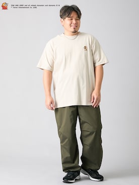 「nissen（ニッセン）のパラシュートパンツ（パンツ、グリーン系）」を使った、ニッセンラージメンズモデルさん（メンズ・182cm）の春コーディネート