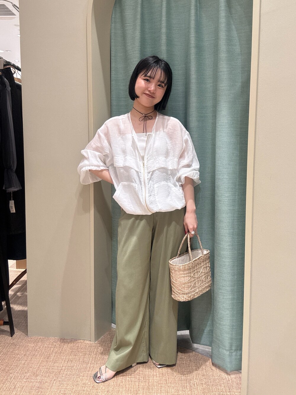 「Jena espace merveilleuxの【軽量！】ノーカラーシアーブルゾン（ブルゾン、ホワイト系）」を使った、さらさん（骨格ウェーブ・レディース・152cm）の夏コーディネートの1枚目の写真