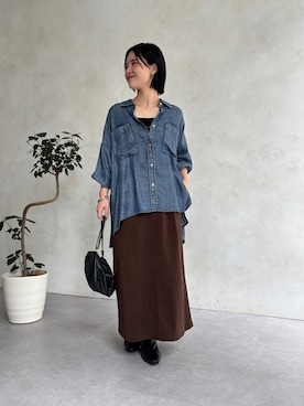 「Jena espace merveilleux(ジェナ エスパスメルヴェイユ)のテンセルバックシャーリングデニムシャツ(シャツ/ブラウス、ブルー系)」を使った、さらさん(レディース・152cm)の夏コーディネート