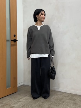 「Jena espace merveilleux(ジェナ エスパスメルヴェイユ)のメランジラメVネックニット 秋冬ニット(ニット/セーター、グレー系)」を使った、さらさん(レディース・152cm)の秋コーディネート