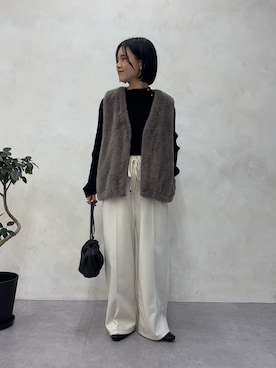 「Jena espace merveilleux(ジェナ エスパスメルヴェイユ)の〈9/18インスタライブご紹介アイテム〉【季節の変わり目に活躍】ファーベスト 秋冬(ベスト、グレー系)」を使った、さらさん(レディース・152cm)の秋コーディネート