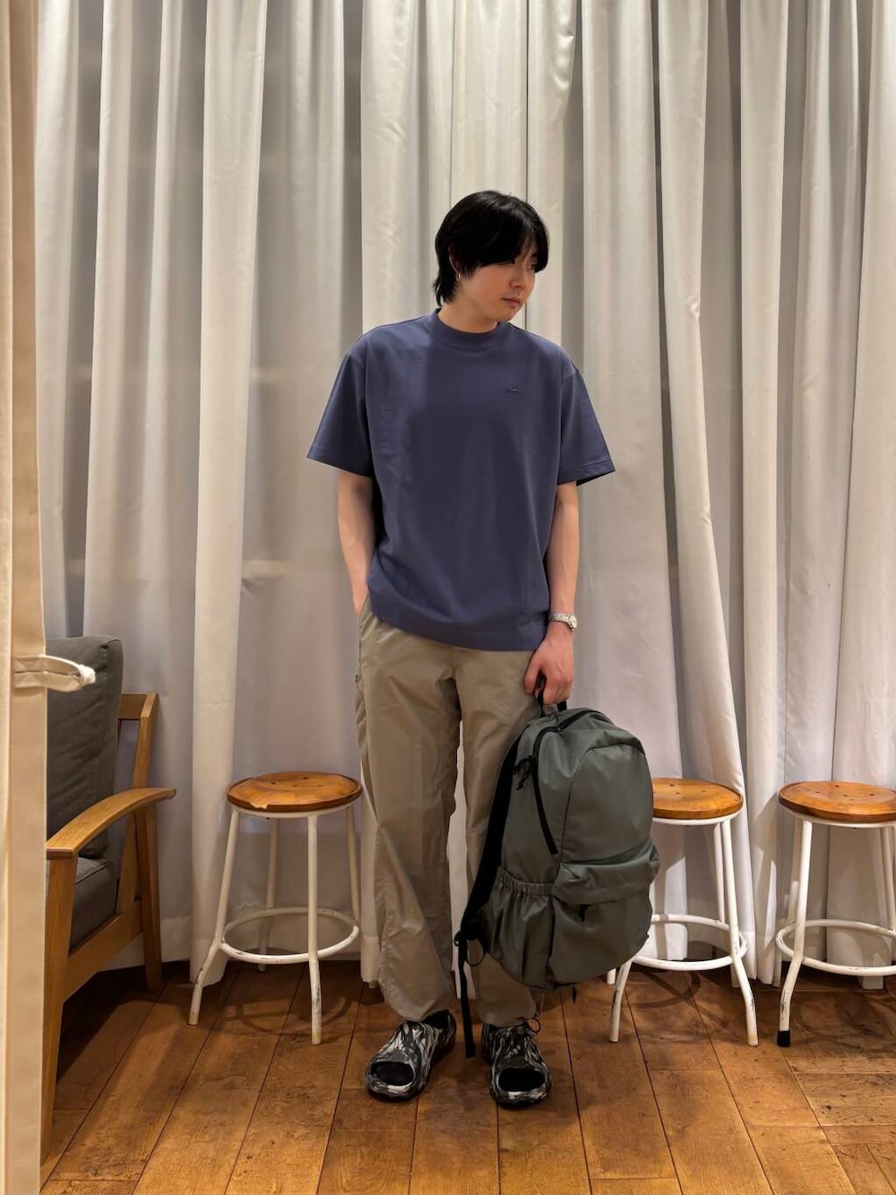 「スポーツミックス、アーバンリサーチドアーズ、休日スタイル、サンダルコーデ、旅行コーデ、サンダル×ソックス、ここでしか手に入らない別注アイテム、初夏のお出掛けコーデ」｜「BURLAP OUTFITTERの『別注』BURLAP OUTFITTER×DOORS　Supplex Nylon Pants（その他パンツ、ベージュ系）」を使った、minsoo628さん（メンズ・176cm）の春コーディネートの1枚目の写真