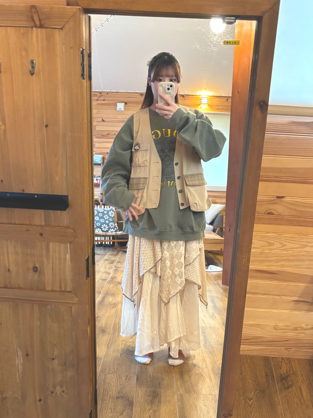 「eLurの【eLur】チェックハンティングベスト（ベスト、ベージュ系）」を使った、おいたん🍙さん（レディース・159cm）の冬コーディネートの1枚目の写真