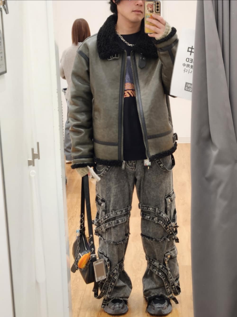 「ZARAのアイテム（ムートンコート、グリーン系）」を使った、おしゅんさん（メンズ・170cm）の冬コーディネートの1枚目の写真