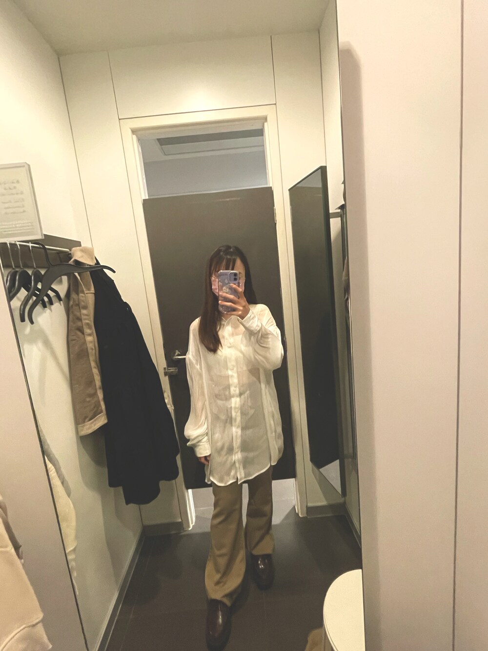 「Heatherの２ＷＡＹサテンシャツ 896362（シャツ/ブラウス、ホワイト系）」を使った、laleloveさん（レディース・156cm）の冬コーディネートの1枚目の写真