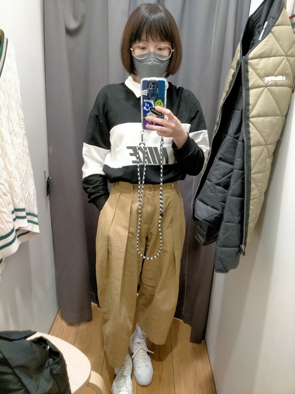 「街頭穿搭、日系休闲、日系穿搭、男孩風」｜「MERLOTのアイテム（チノパンツ、ベージュ系）」を使った、Poporabbit Chenさん（レディース・160cm）の春コーディネートの1枚目の写真