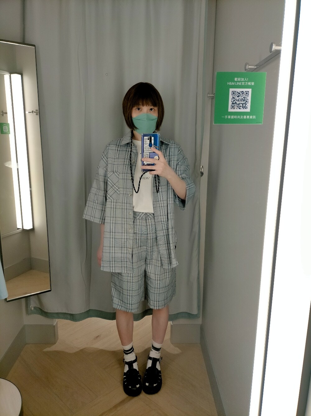 「日系休闲、日系穿搭、日系街頭、男孩風」｜「QUEEN SHOPのアイテム（シャツ/ブラウス、グレー系）」を使った、Poporabbit Chenさん（レディース・160cm）の夏コーディネートの1枚目の写真