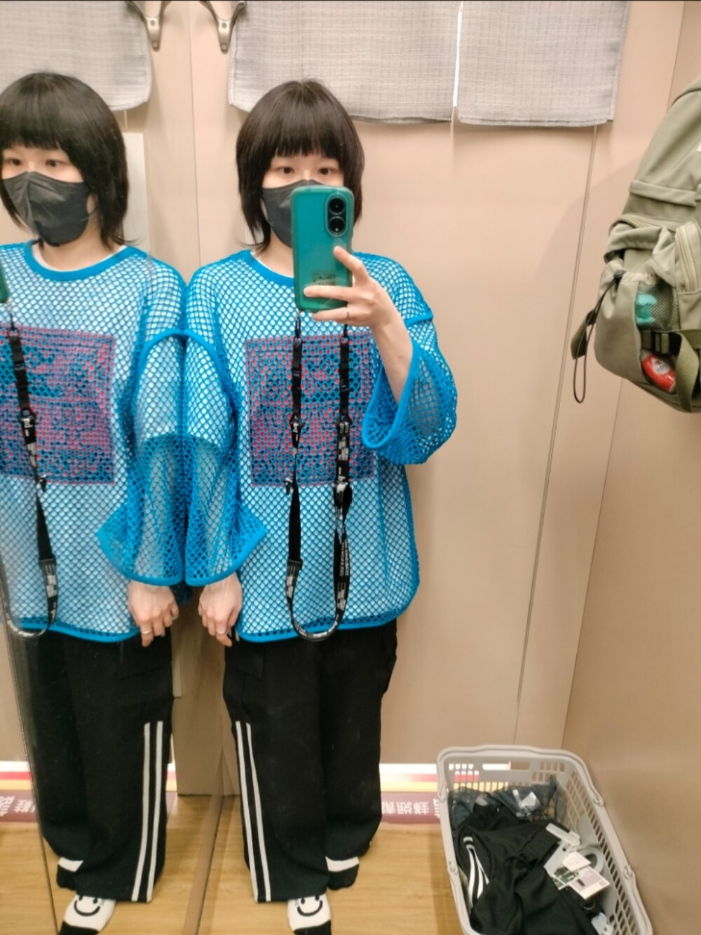 「街頭穿搭、休閒、運動搭配、日系休闲」｜「earth music&ecologyのアイテム（カーディガン/ボレロ、ブルー系）」を使った、Poporabbit Chenさん（レディース・160cm）の春コーディネートの1枚目の写真