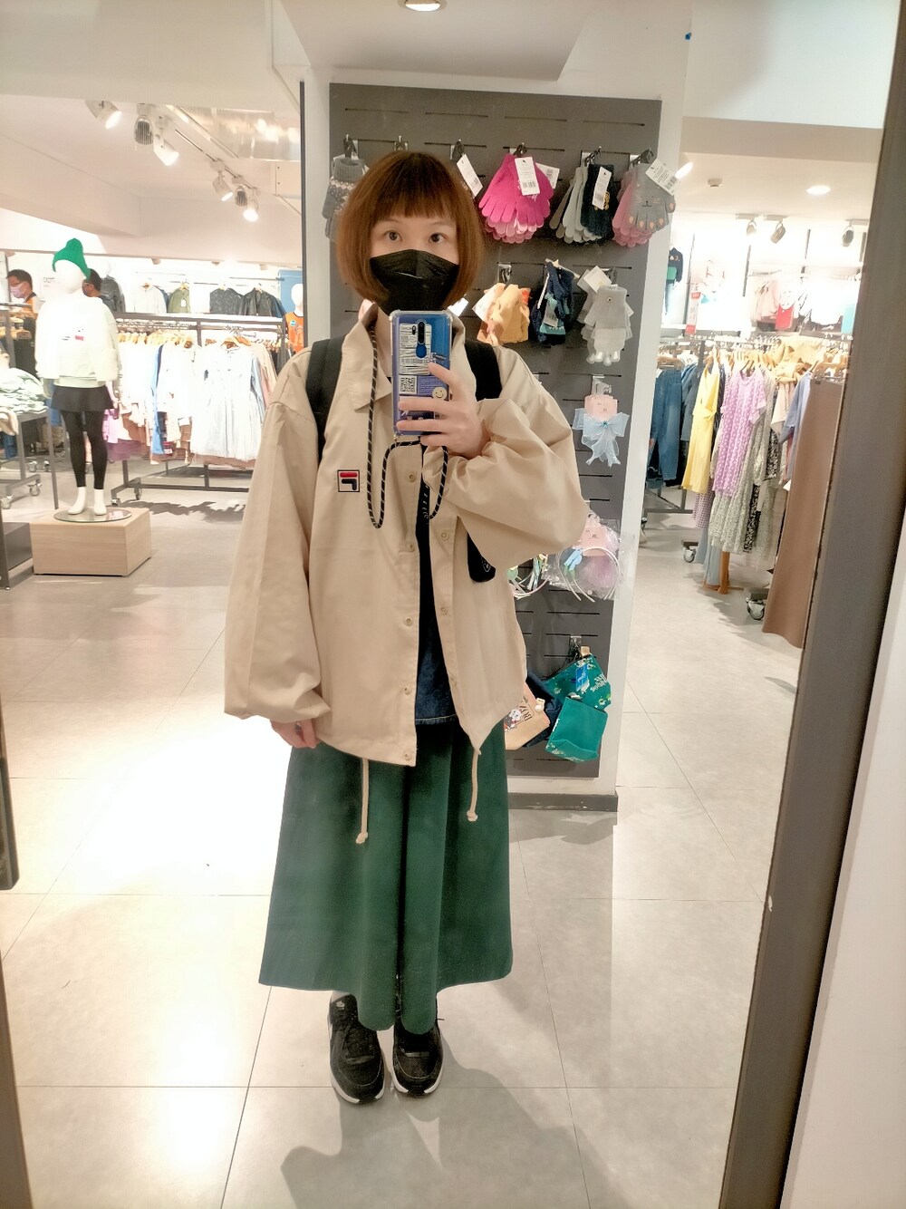 「日系休闲、街頭穿搭、日系穿搭、男孩風」｜「FILAのアイテム（ジャケット/アウター、ベージュ系）」を使った、Poporabbit Chenさん（レディース・160cm）の秋コーディネートの1枚目の写真