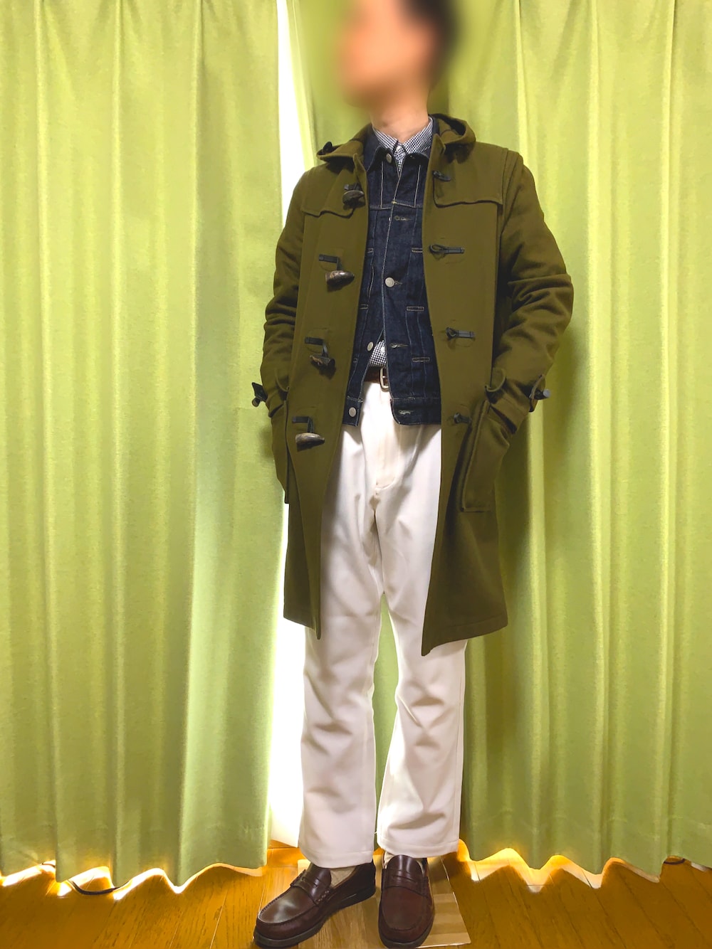 「ダッフルコート、デニムジャケット、UNIQLO、ギンガムチェック、ユニクロ、休日スタイル、革靴、gloverall、パラブーツ、ロールアップ、Paraboot、白パンツ、グローバーオール、Pherrow's、BEAUTY&YOUTH UNITED ARROWS」｜「Gloverallのアイテム（ダッフルコート、グリーン系）」を使った、ウェルカム【相互】さん（メンズ・175cm）の冬コーディネートの1枚目の写真