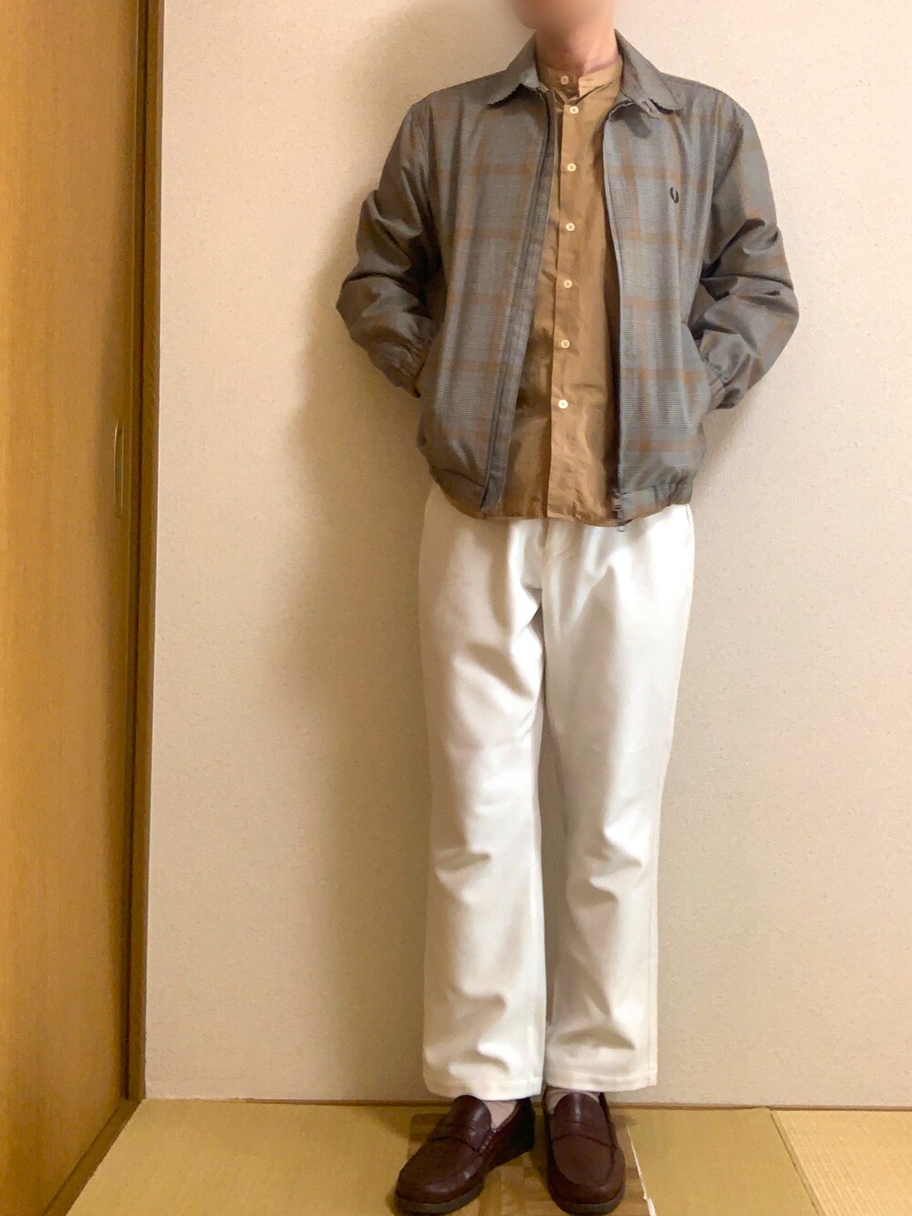 「フレッドペリー、マニュアルアルファベット、ビューティ&ユース、パラブーツ、FRED PERRY、MANUAL ALPHABET、BEAUTY&YOUTH UNITED ARROWS、Paraboot、ハリントンジャケット、スウィングトップ、バンドカラーシャツ、ローファー、白パンツ、ワントーンコーデ」｜「FRED PERRYのアイテム（その他アウター、ベージュ系）」を使った、ウェルカム【相互】さん（メンズ・175cm）の春コーディネートの1枚目の写真
