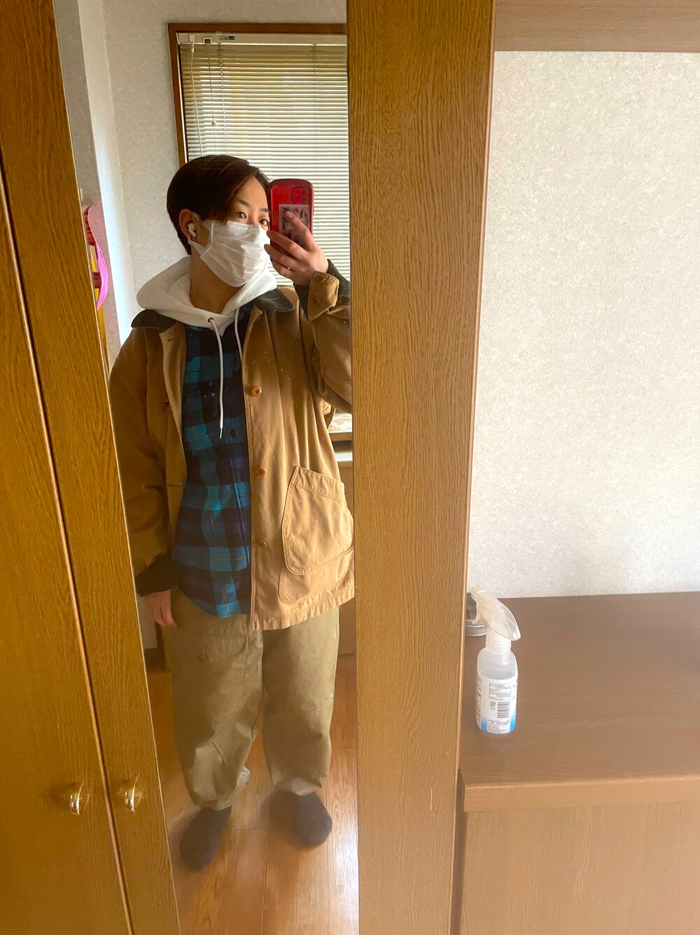 「冬コーデ、ゆるコーデ、パンツコーデ、チェックシャツ、UNIQLO、アメリカンイーグル、l.l.bean」｜「UNIQLOのアイテム（その他パンツ、ベージュ系）」を使った、miyuさん（レディース・162cm）の冬コーディネートの1枚目の写真